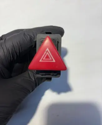 Skoda Octavia Mk2 (1Z) Hazard light switch 1U0953235B