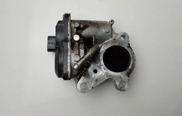 Nissan Navara D23 EGR valve 147109869R