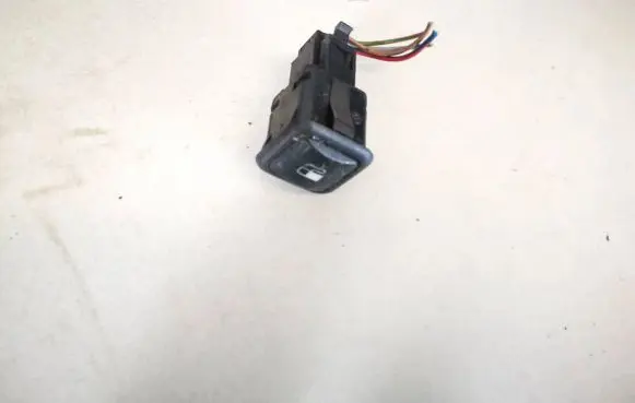 Volkswagen PASSAT B5 Fuel tank opening switch 3b0959833a