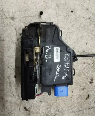 Skoda Octavia Mk2 (1Z) Front door lock 3D1837016 A00468 CZWL3A00468
