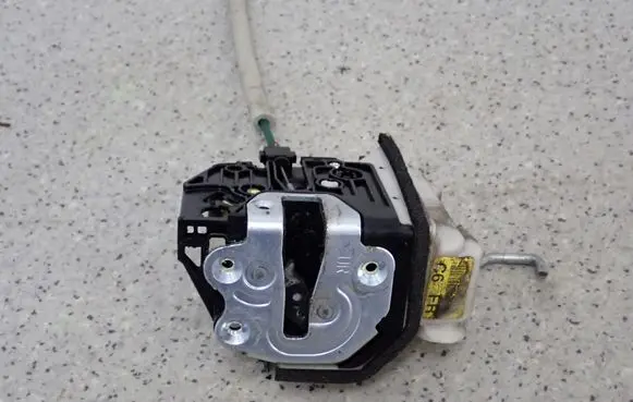 KIA Rio Rear door lock