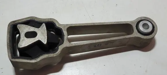 Volvo S80 Engine mount bracket