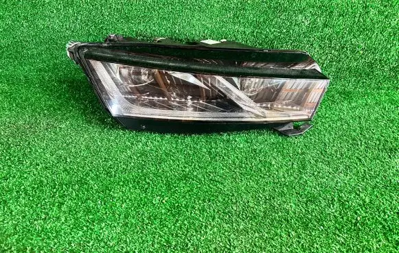 Skoda Octavia Mk4 Headlight/headlamp 5E4941016A