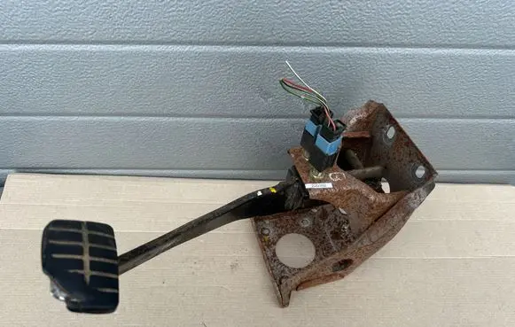 Nissan King Cab, Navara Brake pedal 4650101G20