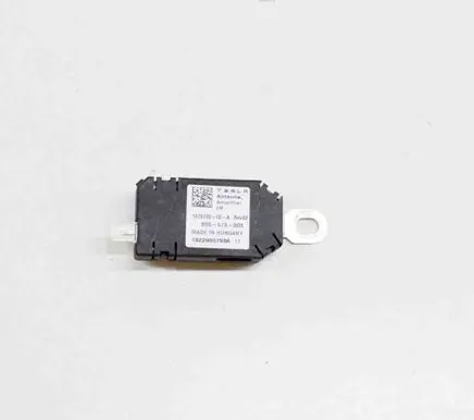 Tesla Model 3 Aerial antenna amplifier 920573003 107973500A