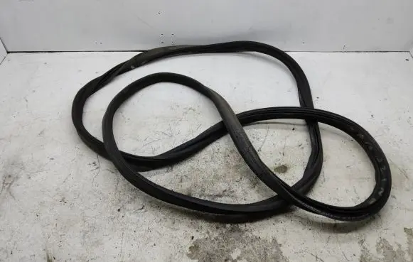 Volkswagen Golf Sportsvan Loading door rubber seal (on body) 