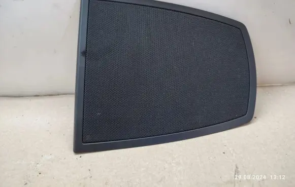 Front door high frequency speaker