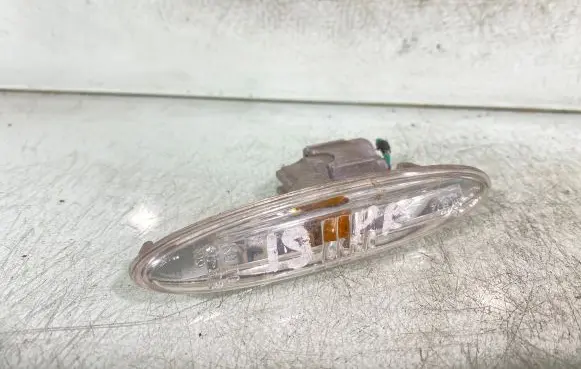 Lexus IS 220D-250-350 Front fender indicator light