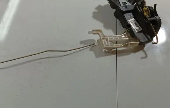 Hyundai Santa Fe Rear door lock 