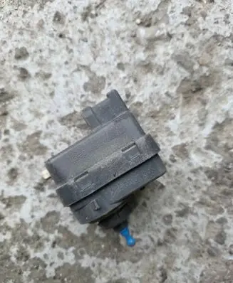 Renault Laguna II Headlight level adjustment motor