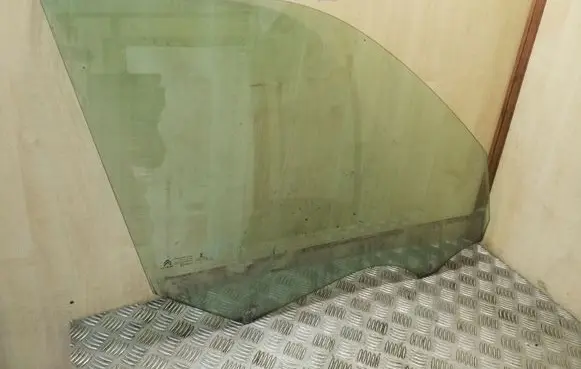 Citroen C4 Grand Picasso Front door window glass four-door