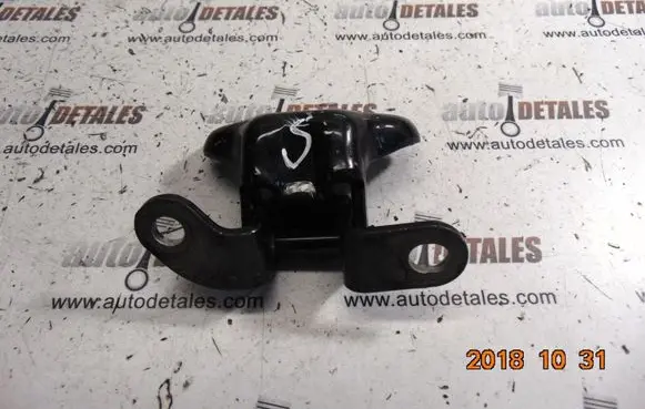 Toyota Avensis T250 Rear door upper hinge