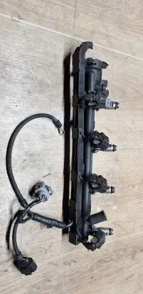 Volkswagen Golf III Fuel main line pipe 032133319