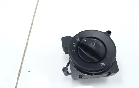 Mercedes-Benz Sprinter W906 Light switch 9065450104