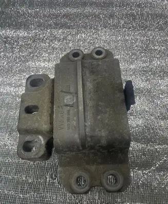 Volkswagen Golf V Engine mount bracket 1K0199555