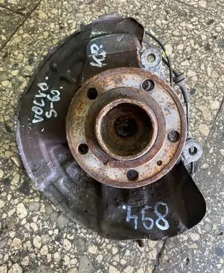 Volvo S60 Front wheel hub