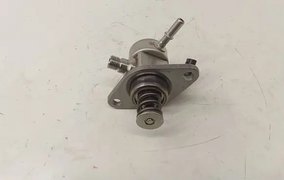Citroen C4 II Picasso Fuel injection high pressure pump 9805614880 28253039