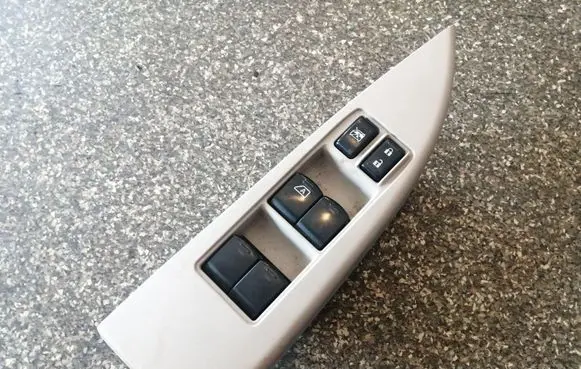 Subaru Outback Electric window control switch 94263AJ13A