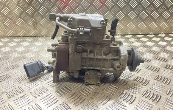 Audi A3 S3 8L Fuel injection high pressure pump 038130107