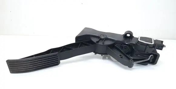 Mercedes-Benz B W246 W242 Accelerator throttle pedal A1693000104 91736020