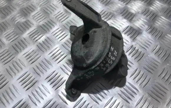Opel Zafira A Engine mount bracket 90570148