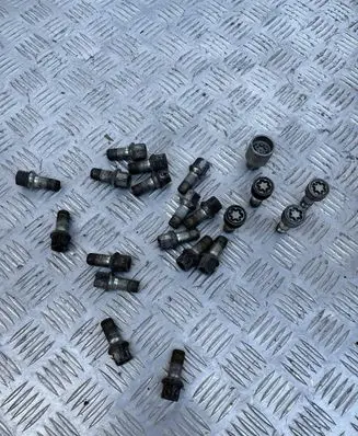 Audi A3 S3 8V Anti-theft wheel nuts and lock VW17405