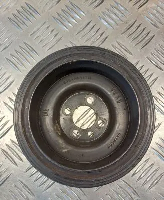 Volkswagen PASSAT B7 Crankshaft pulley 038105243M