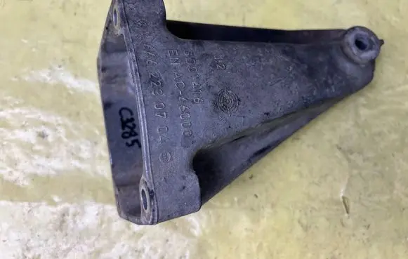 Mercedes-Benz C W204 Engine mounting bracket A6462230704