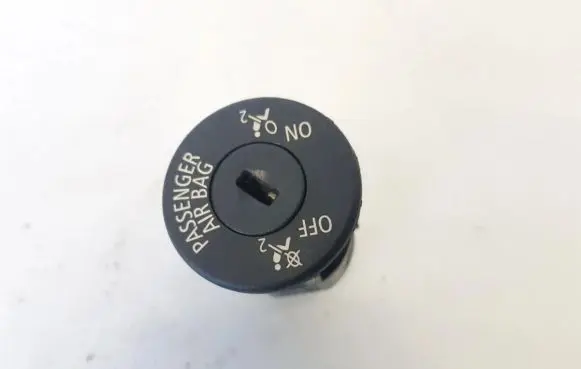Passenger airbag on/off switch