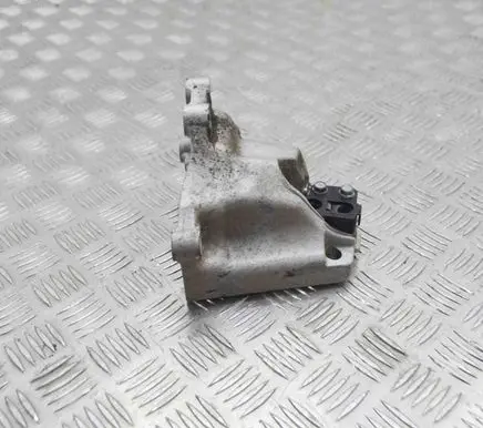 Hyundai Tucson TL Engine mounting bracket
