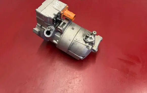 BMW X1 U11 Air conditioning (A/C) compressor (pump) 5B31E57 64525B31E57