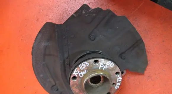 BMW X5 E53 Front wheel hub spindle knuckle 6761576