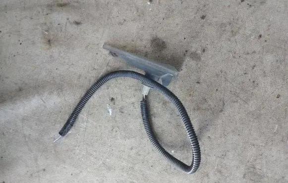 Front fender indicator light
