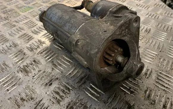 Renault Trafic II (X83) Starter motor 8200628419