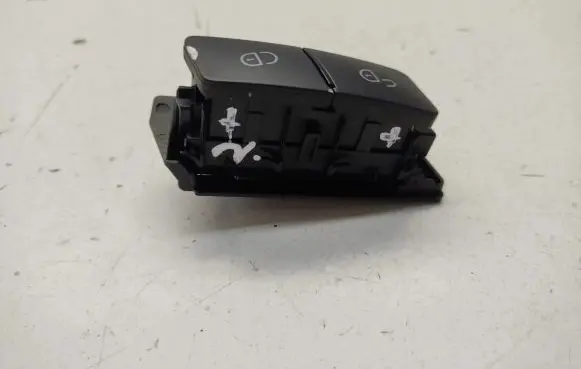 Mercedes-Benz C W204 Central locking switch button A2047271288 173588