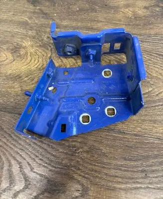 Renault Master III Fender mounting bracket 631429931R