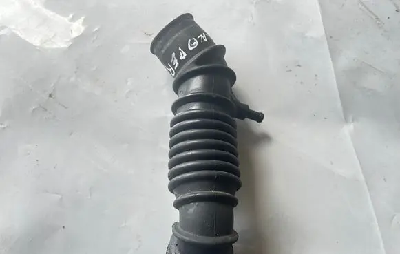Hyundai Galloper Air intake hose/pipe MD063196A