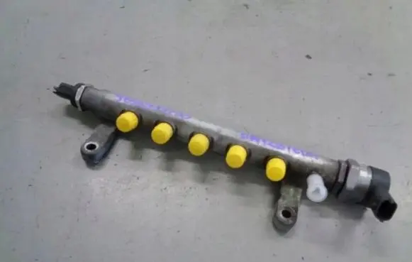 Land Rover Freelander 2 - LR2 Fuel injector supply line/pipe 