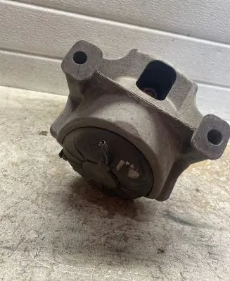 Audi A4 S4 B8 8K Engine mounting bracket 8K0199307BP