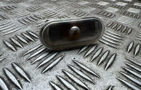 Volkswagen Transporter - Caravelle T5 Front fender indicator light