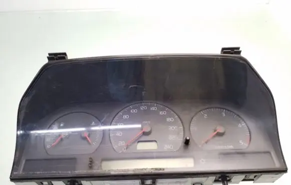 Volvo S70 V70 V70 XC Speedometer (instrument cluster) 9168386 69794700T 9168144