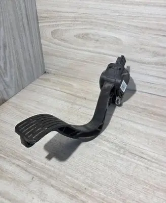 Peugeot 5008 Accelerator throttle pedal 9671416880 0280755167