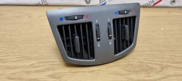 BMW 7 E65 E66 Rear air vent grill 8385257
