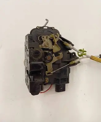 Audi A6 S6 C5 4B Front door lock PA66301