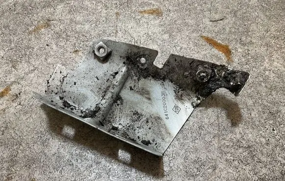 Opel Movano B Fender mounting bracket 641C20003R