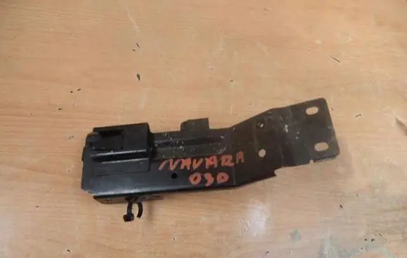 Nissan Navara Radiator mount bracket
