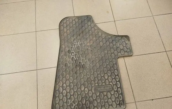 Mercedes-Benz Vito Viano W639 Front floor mat B66560548