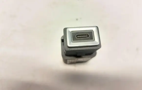 Opel Vivaro USB socket connector 9848394780JLK01