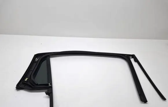 Opel Astra L Rear vent window glass 9838524780