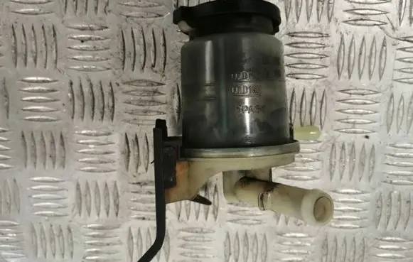 Toyota Avensis T250 Power steering fluid tank/reservoir 4436020250